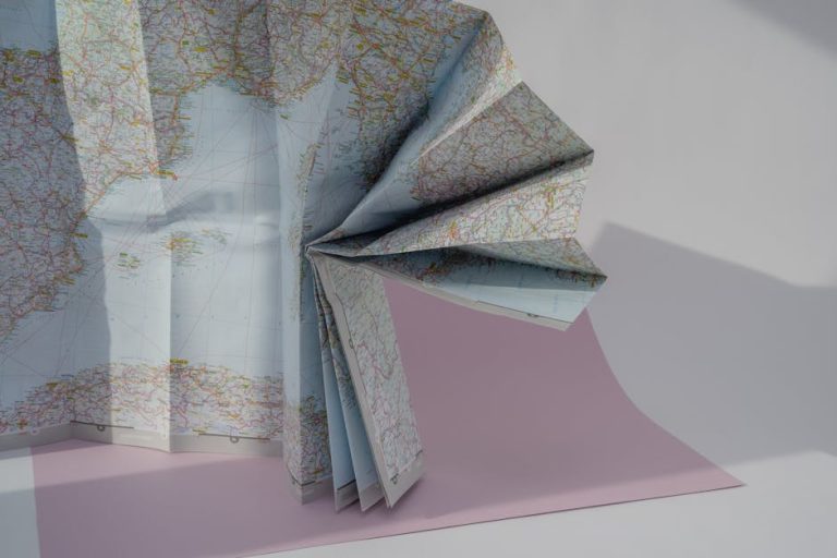 Retractable vs Folding Tonneau Cover: Which Design Is Right for You?